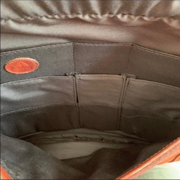 Avenues in leather Messenger Bag - Picture 5 of 10